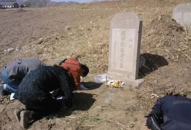 梦见狂风暴雨人必死_新坟动土三年内必死人_丁典 菜无心可活 人无心必死