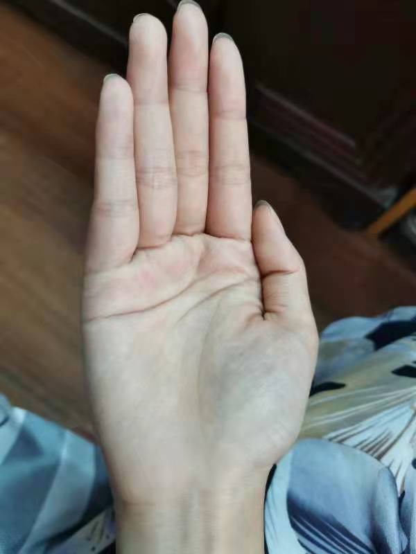男人看<strong>手相</strong>是看左手还是右手？_那么男人看<strong>手相</strong>究竟是看左手还是右手呢