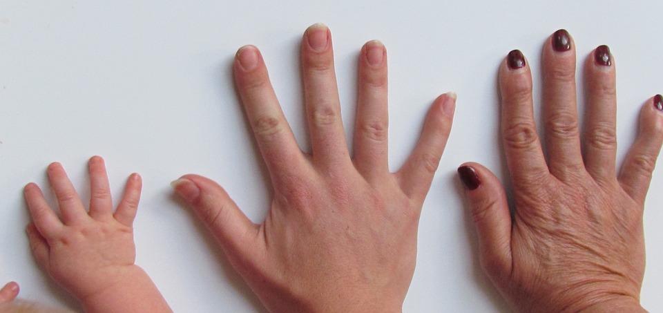 指甲上的月牙_男性指甲上的月牙代表什么_指甲半月牙上的肉萎缩